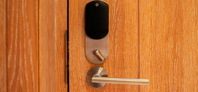Automatic Locking Door Knob Seal Beach